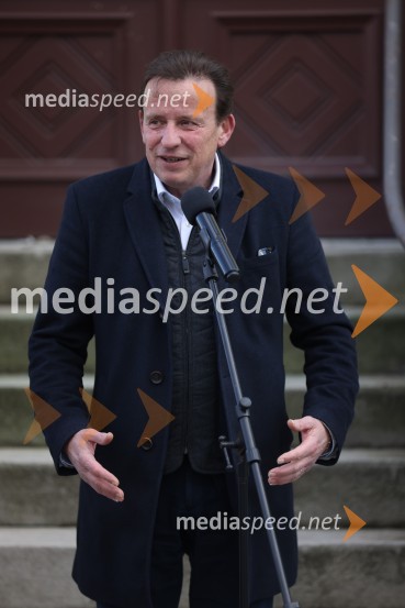  Bojan Šrot, župan MO CeljeOdštevalnik do EP v rokometu za ženske