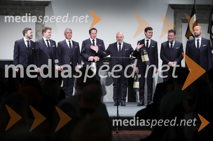  Darko Vidic, bariton, Slovenski oktet;  Andrej Oder, 1. tenor, Slovenski oktet;   Matej  Voje, bas, Slovenski oktet;  Janez Triler, 2. tenor, Slovenski oktet;  Jože Vidic, operni pevec, bariton, Slovenski oktet;  Rok Ferenčak, 1. tenor, Slovenski oktet;  Janko  Volčanšek, bas, Slovenski oktet;  David Jagodic, tenorist, Slovenski oktetJubilejnih 70 let Slovenskega okteta in Festivala Ljubljana