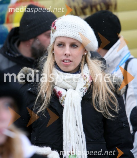 Bojana Ksela, novinarka Pop Tv
(nedeljski slalom)42. Zlata lisica