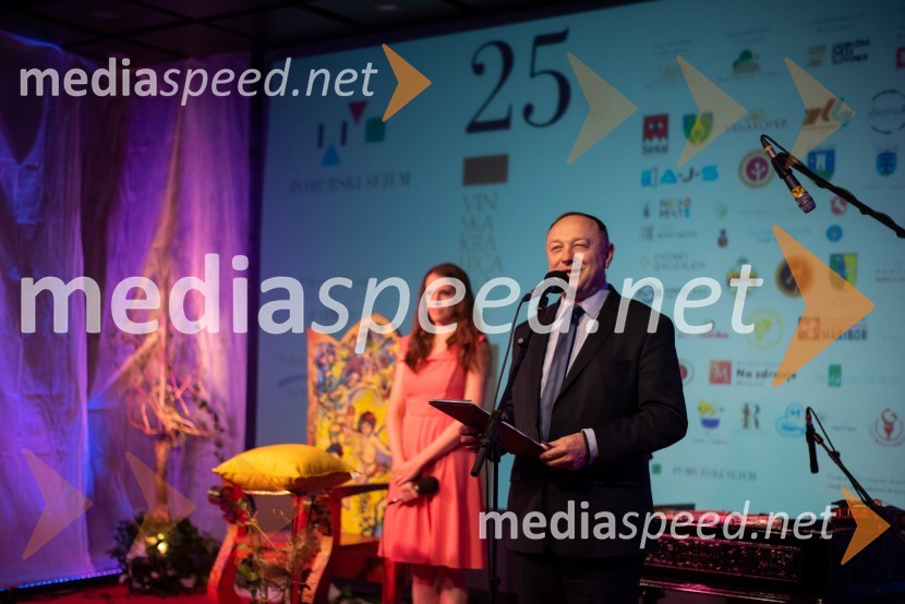  Stane Kocutar, mestni viničar, skrbnik Stare trte, novinar Radia Maribor, zgodovinar25. Vinska kraljica Slovenije