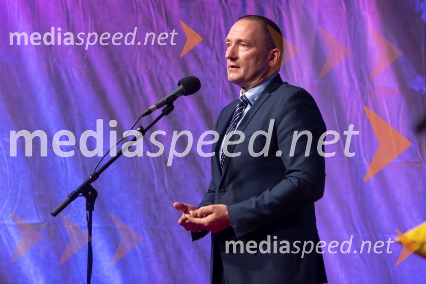 dr. Jože Podgoršek, agrarni ekonom in politik, minister za kmetijstvo, gozdarstvo in prehrano25. Vinska kraljica Slovenije