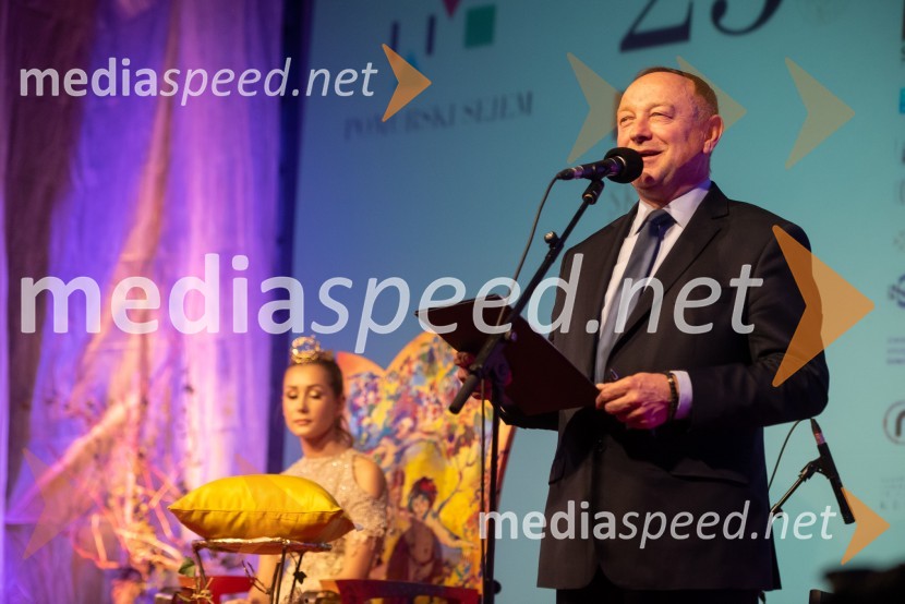  Stane Kocutar, mestni viničar, skrbnik Stare trte, novinar Radia Maribor, zgodovinar25. Vinska kraljica Slovenije