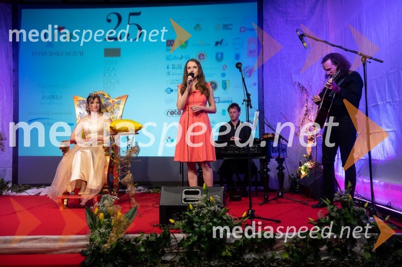  Ana Pavlin, 24. vinska kraljica Slovenije;  ... 25. Vinska kraljica Slovenije