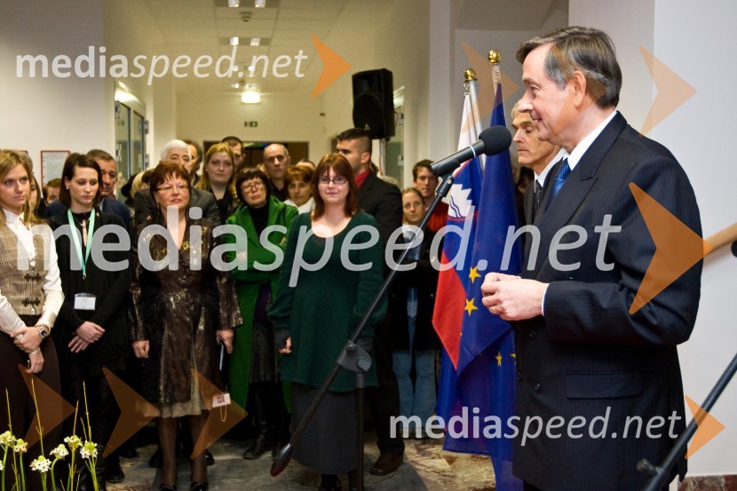 Obiskovalci in dr. Danilo Türk, predsednik Republike SlovenijeŠtudijske zbirke uporabne umetnosti, otvoritev razstave v Narodnem muzeju Slovenije