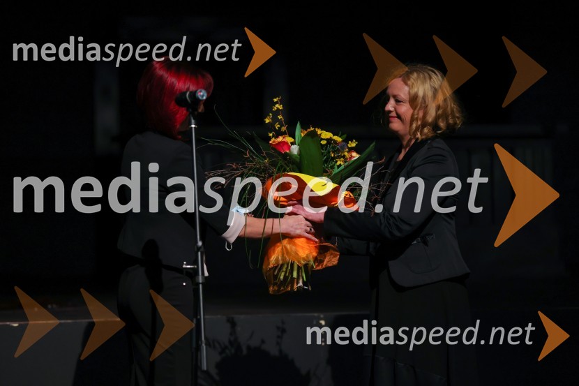  Breda Arnšek, podžupanja Mestne občine Celje; mag. Tina Kosi, upravnica SLG Celje30. Dnevi komedije, otvoritev v SLG Celje