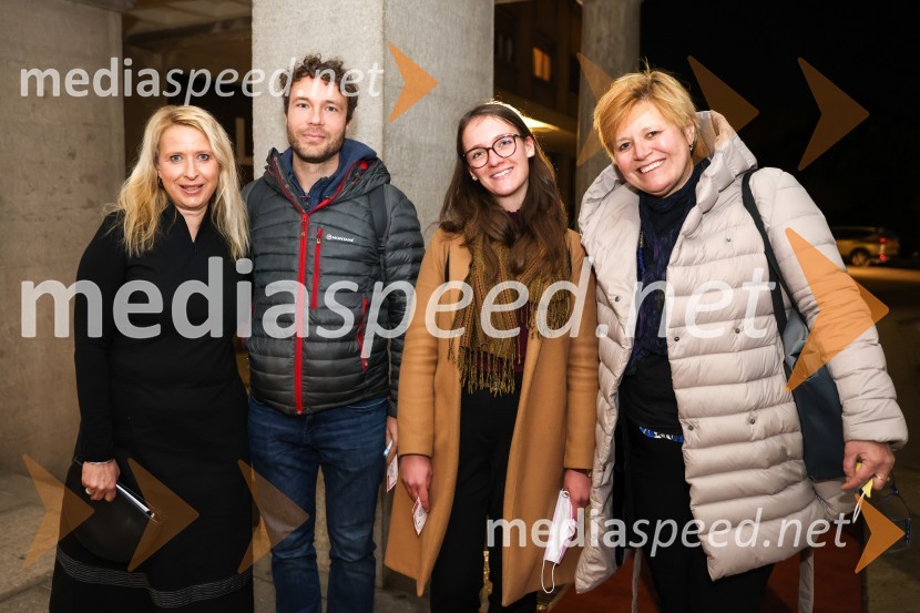  Tatjana Doma, dramaturginja SLG Celje;  Peter Petkovšek, režiser;  Kaja Novosel, dramaturginja;  Tina Mahkota, prevajalka30. Dnevi komedije, otvoritev v SLG Celje