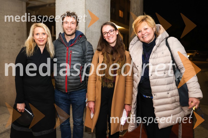  Tatjana Doma, dramaturginja SLG Celje;  Peter Petkovšek, režiser;  Kaja Novosel, dramaturginja;  Tina Mahkota, prevajalka30. Dnevi komedije, otvoritev v SLG Celje