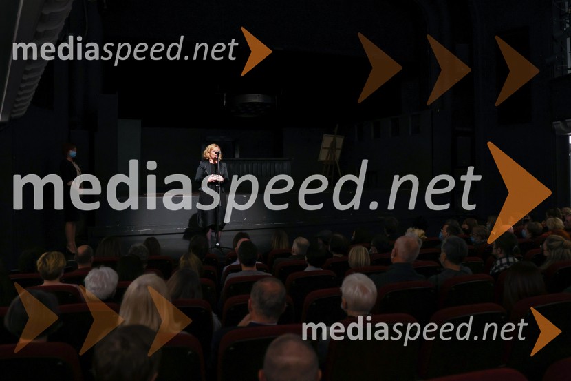 mag. Tina Kosi, upravnica SLG Celje30. Dnevi komedije, otvoritev v SLG Celje