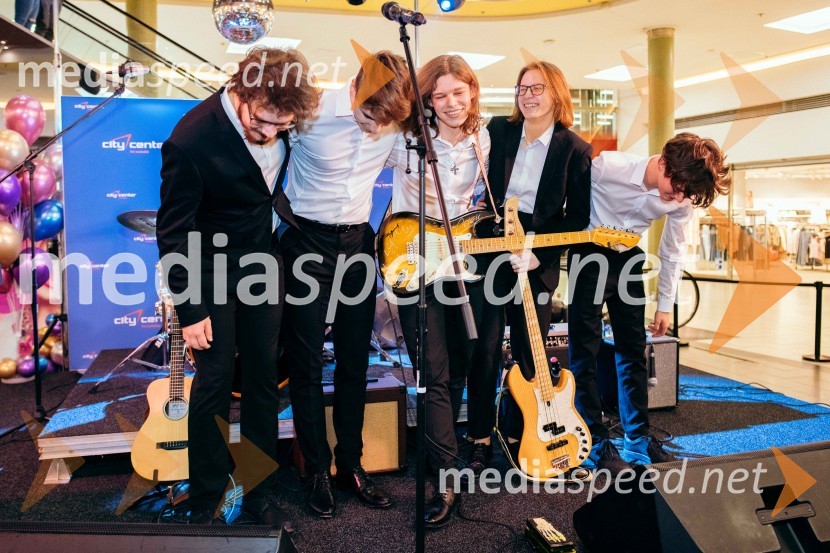  Žiga Žvižej, glasbena skupina LPS;  Filip Vidušin, glasbena skupina LPS;  Mark Semeja, glasbena skupina LPS;  Zala Velenšek, glasbena skupina LPS;  Gašper Hlupič, glasbena skupina LPSKoncert celjske skupine LPS v Citycentru Celje