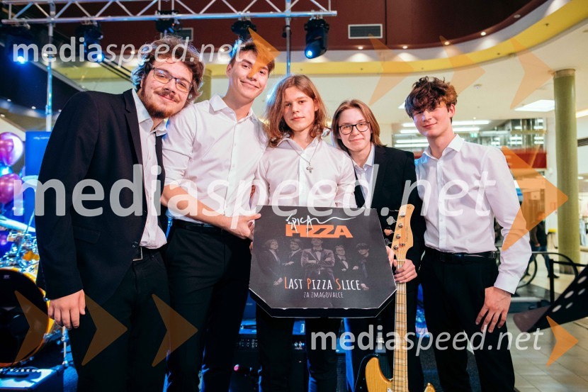  Žiga Žvižej, glasbena skupina LPS;  Filip Vidušin, glasbena skupina LPS;  Mark Semeja, glasbena skupina LPS;  Zala Velenšek, glasbena skupina LPS;  Gašper Hlupič, glasbena skupina LPSKoncert celjske skupine LPS v Citycentru Celje