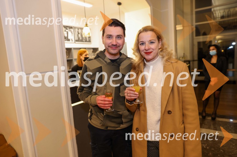  Saša Tabaković, igralec, nekdanji poslanec SMC;  Barbara Cerar, igralka30. Dnevi komedije, otvoritev v SLG Celje