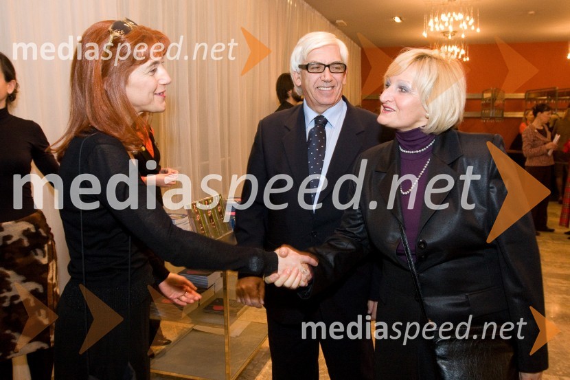 Barbara Hieng Samobor, direktorica MGL in Aleks Štakul, nekdanji generalni direktor RTV z ženoPremiera predstave Sugar - Nekateri so za vroče