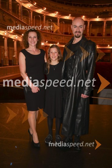  Ema Martinčič;  Sara Martinčič;  Peter Martinčič, operni pevecFaust, premiera opere