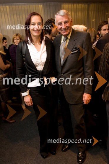 Demeter Bitenc, nekdanji igralec s spremljevalko Majdo PintarPremiera predstave Sugar - Nekateri so za vroče