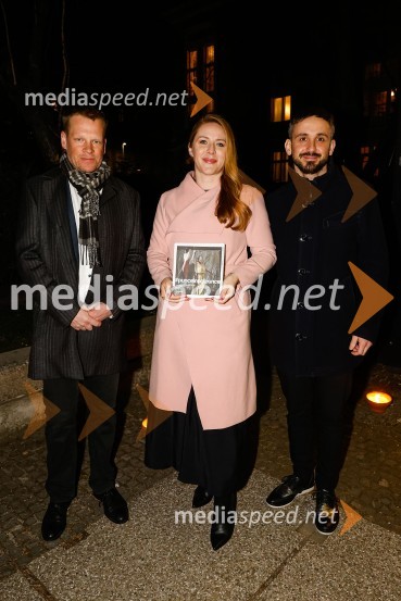  Luka Nabergoj, pomočnik v. d. ravnateljice SNG Drama Ljubljana;  Barbara Svetek, vodja službe za marketing SNG Drama Ljubljana;  Jernej Pristov, vodja službe za odnose z javnostmi SNG Drama Ljubljana#punceinpolpunce, premiera drama