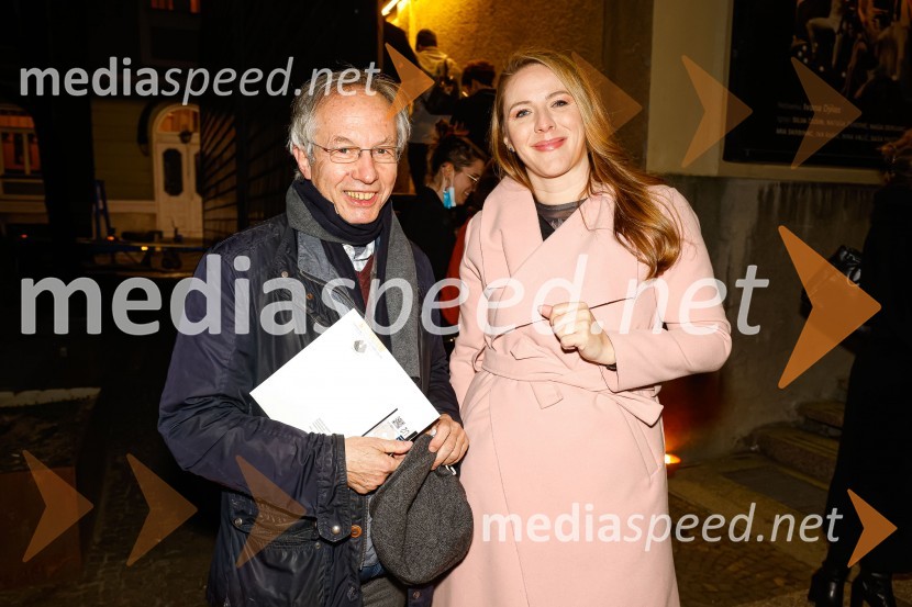  ... ;  Barbara Svetek, vodja službe za marketing SNG Drama Ljubljana#punceinpolpunce, premiera drama