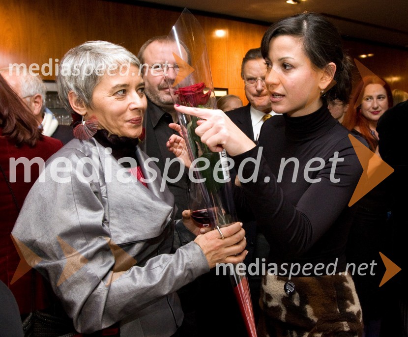 Alja Predan, dramaturginja in vodja gledališkega programa v Cankarjevem domu in Simona Belle, služba za stike z javnostmi MGLPremiera predstave Sugar - Nekateri so za vroče