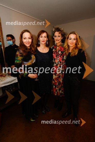  Iva Babić, igralka;  Saša  Pavček, igralka, Predsednica združenja dramskih umetnikov Slovenije, prejemnica Borštnikovega prstana;  ... ;  Maša Derganc, igralka#punceinpolpunce, premiera drama