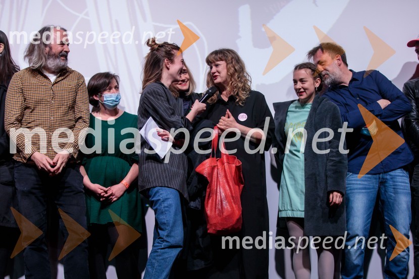  Mila Peršin, igralka;  Tijana Zinajić, režiserka, igralkaPrasica, premiera filma Tijane Zinajić