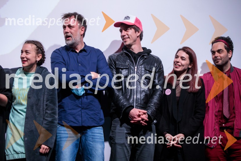  Liza Marijina, igralka;  Vlado Bulajić, filmski producent;  Jure Henigman, igralec;  Anuša  Kodelja, igralka;  Tosja Flaker Berce, filmski režiser, igralecPrasica, premiera filma Tijane Zinajić