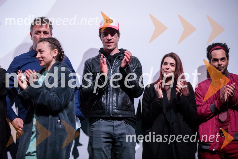  Liza Marijina, igralka;  Jure Henigman, igralec;  Anuša  Kodelja, igralka;  Tosja Flaker Berce, filmski režiser, igralecPrasica, premiera filma Tijane Zinajić