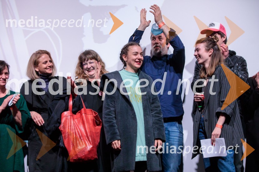  ... ;  Tijana Zinajić, režiserka, igralka;  Liza Marijina, igralka;  ... ;  ... Prasica, premiera filma Tijane Zinajić