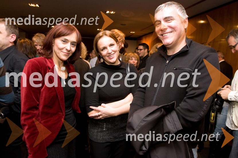 Mirjam Korbar Žlajpah, igralka in Zoran Predin, pevec z ženo Barbaro Lapajne PredinPremiera predstave Sugar - Nekateri so za vroče