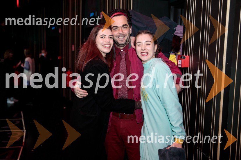  Anuša  Kodelja, igralka;  Tosja Flaker Berce, filmski režiser, igralec;  Liza Marijina, igralkaPrasica, premiera filma Tijane Zinajić