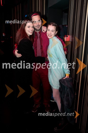  Anuša  Kodelja, igralka;  Tosja Flaker Berce, filmski režiser, igralec;  Liza Marijina, igralkaPrasica, premiera filma Tijane Zinajić