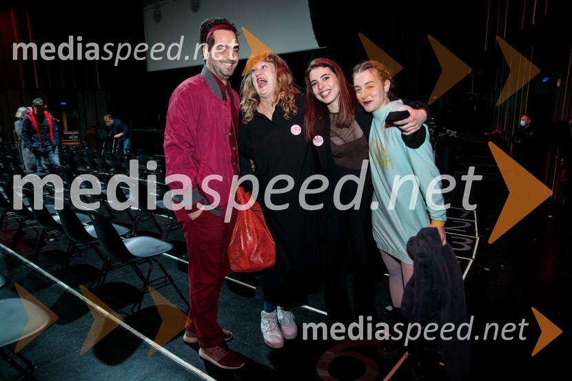  Tosja Flaker Berce, filmski režiser, igralec;  Tijana Zinajić, režiserka, igralka;  Anuša  Kodelja, igralka;  Liza Marijina, igralkaPrasica, premiera filma Tijane Zinajić