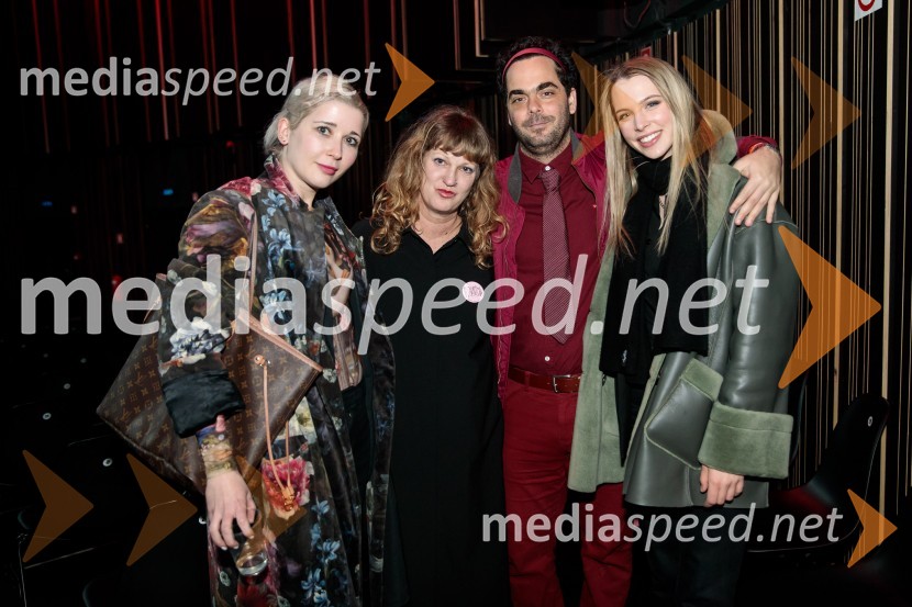  Eva Mahkovic, dramaturginja;  Tijana Zinajić, režiserka, igralka;  Tosja Flaker Berce, filmski režiser, igralec;  ... Prasica, premiera filma Tijane Zinajić