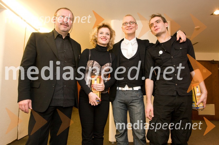 Stanislav Moša, režiser predstave, Jana Zupančič, Uroš Smolej in Gregor Gruden, igralci v predstaviPremiera predstave Sugar - Nekateri so za vroče