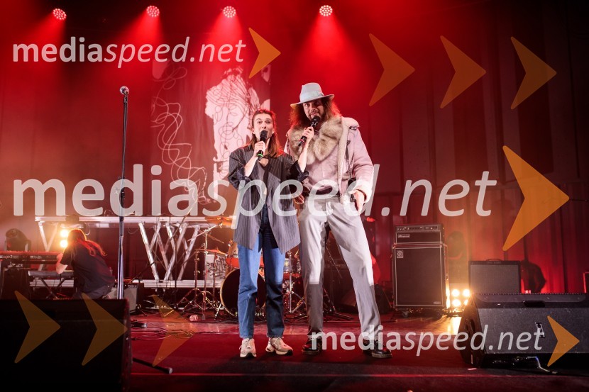  Mila Peršin, igralka;  Miha Možina, scenaristPrasica, premiera filma Tijane Zinajić