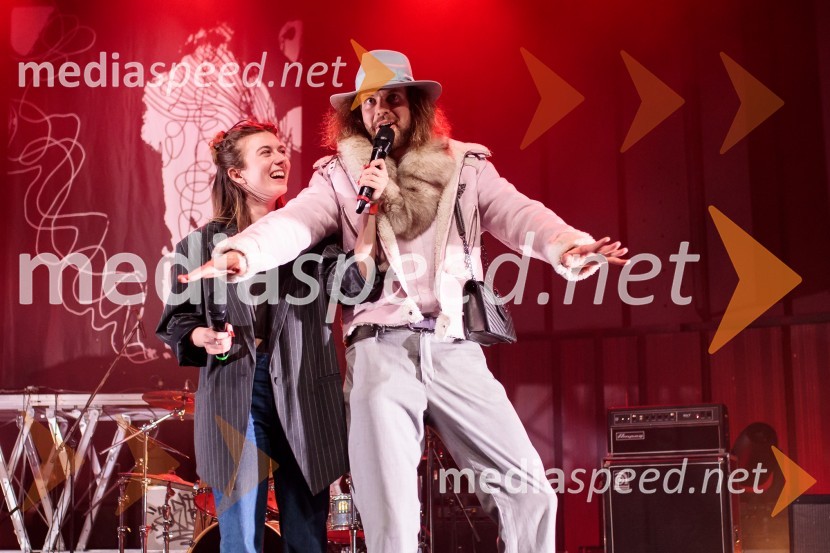  Mila Peršin, igralka;  Miha Možina, scenaristPrasica, premiera filma Tijane Zinajić