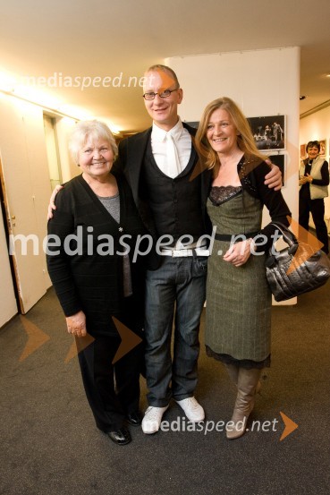 Uroš Smolej, igralec v predstavi z mamo in ženo župana Ljubljane, Zorana JankovičaPremiera predstave Sugar - Nekateri so za vroče