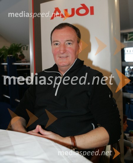 Frenk Tavčar, vodja programa Audi v Sloveniji pri podjetju Porsche Slovenije
(nedeljski slalom)42. Zlata lisica