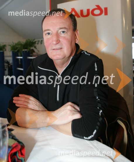 Frenk Tavčar, vodja programa Audi v Sloveniji pri podjetju Porsche Slovenije
(nedeljski slalom)42. Zlata lisica