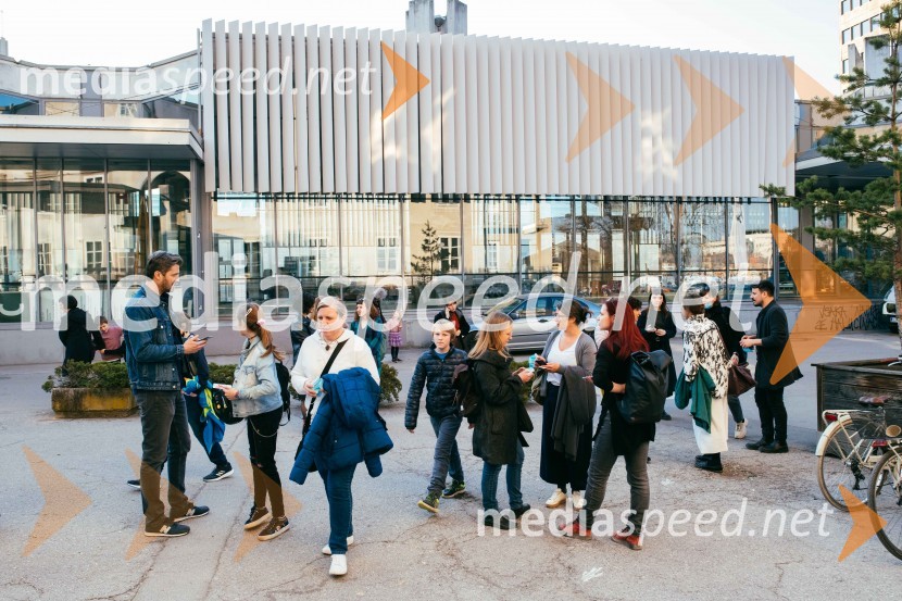 Razcufane zgodbe, predpremiera, Slovensko mladinsko gledališče
