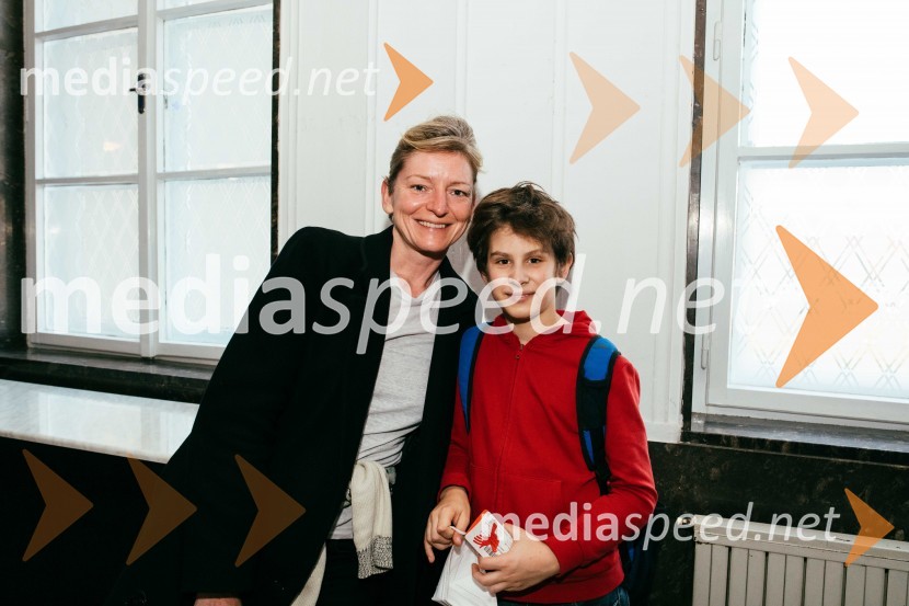 Razcufane zgodbe, predpremiera, Slovensko mladinsko gledališče