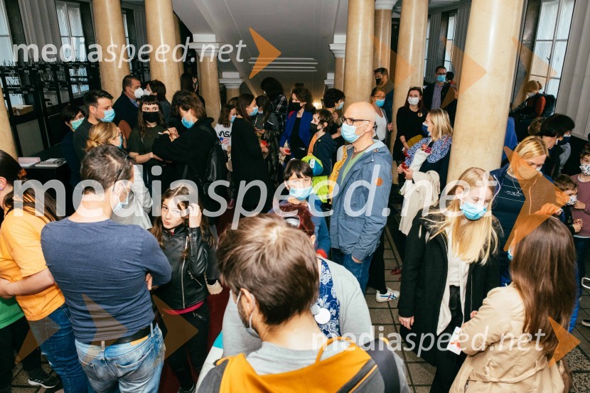 Razcufane zgodbe, predpremiera, Slovensko mladinsko gledališče