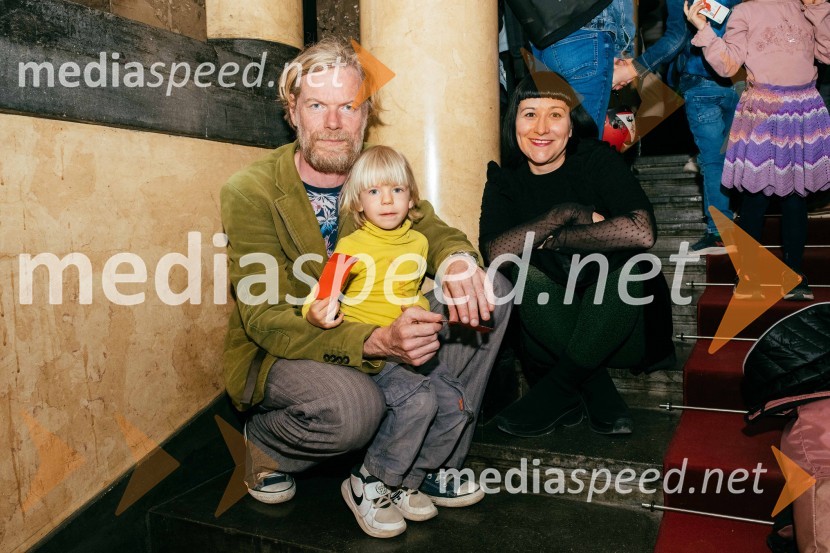 Razcufane zgodbe, predpremiera, Slovensko mladinsko gledališče