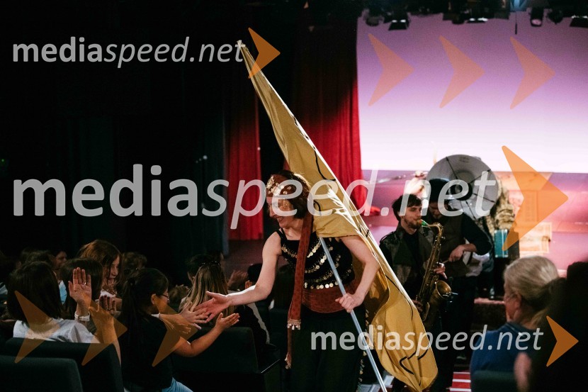 Razcufane zgodbe, predpremiera, Slovensko mladinsko gledališče