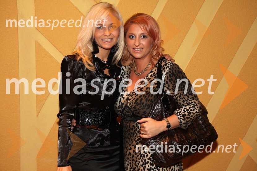 Jerneja Jager, vodja prodaje v podjetju Acron d.o.o. in Mirjana Stiplovšek Gorza, stilistka in lastnica butika La MiriamSeverina, koncert v Mondu