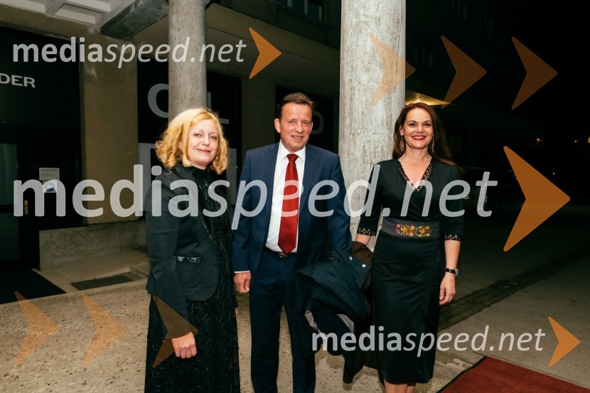 mag. Tina Kosi, upravnica SLG Celje;  Bojan Šrot, župan MO Celje;  Katarina Karlovšek, SBC30. Dnevi komedije, zaključek v SLG Celje