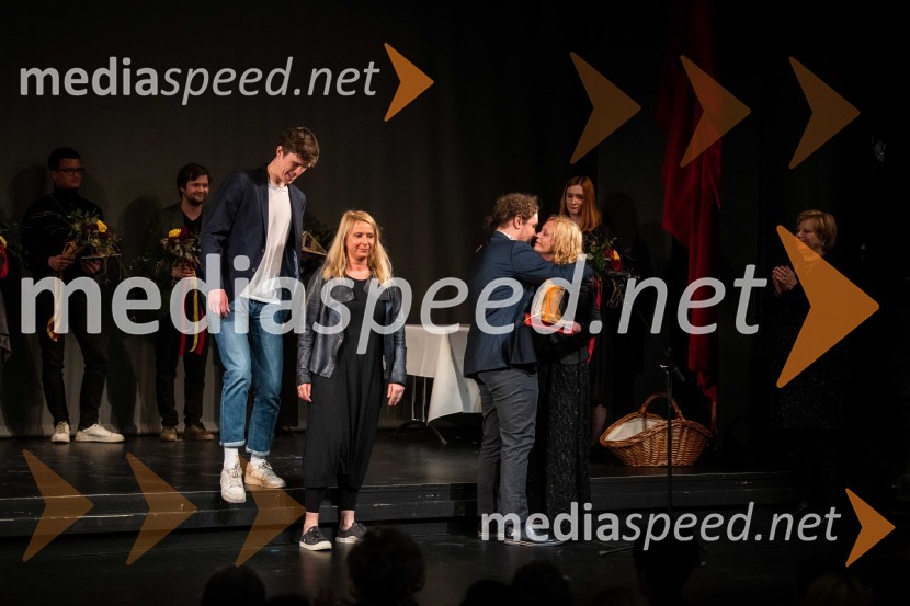  Urban Kuntarič, igralec;  Tatjana Doma, dramaturginja SLG Celje;  Luka Marcen, režiser; mag. Tina Kosi, upravnica SLG Celje30. Dnevi komedije, zaključek v SLG Celje