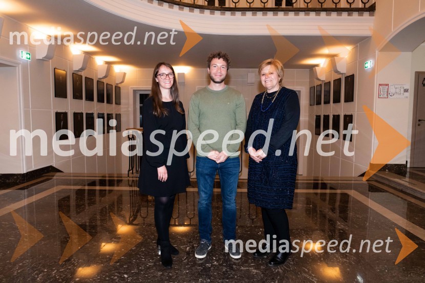  Kaja Novosel, dramaturginja;  Peter Petkovšek, režiser;  Tina Mahkota, prevajalka30. Dnevi komedije, zaključek v SLG Celje