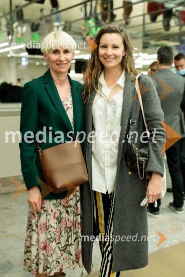  ... ;  Anja  Komučar, Pop TVSadhguru v Sloveniji, predavanje Rešimo prst (Save Soil)