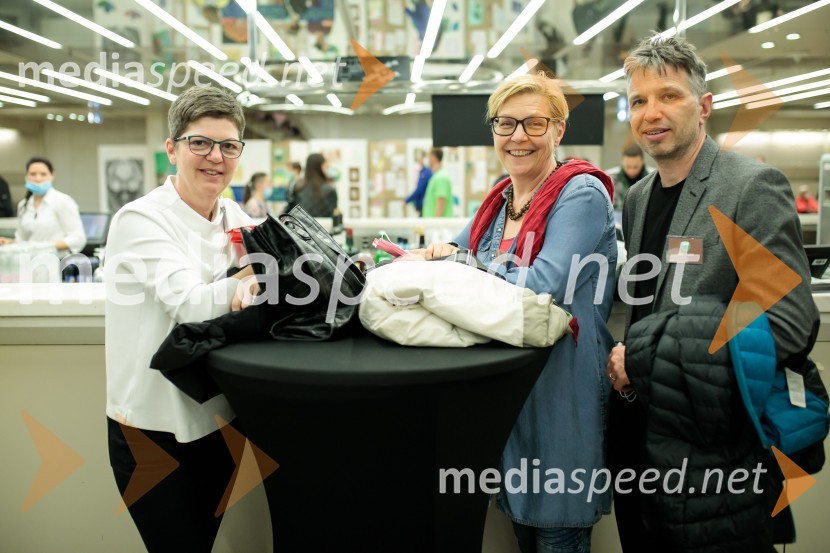  Mirjam Drnovšček, direktorica, SNG Nova Gorica;  ... ;  ... Sadhguru v Sloveniji, predavanje Rešimo prst (Save Soil)