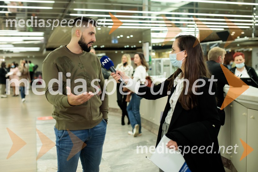  Challe Salle, glasbenik, raper;  ... Sadhguru v Sloveniji, predavanje Rešimo prst (Save Soil)