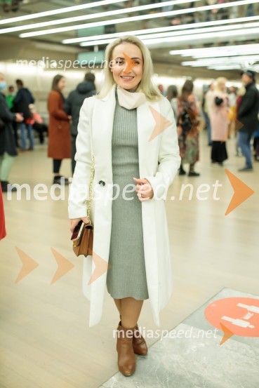  Ana Žontar Kristanc, kuharica, avtorica knjigSadhguru v Sloveniji, predavanje Rešimo prst (Save Soil)